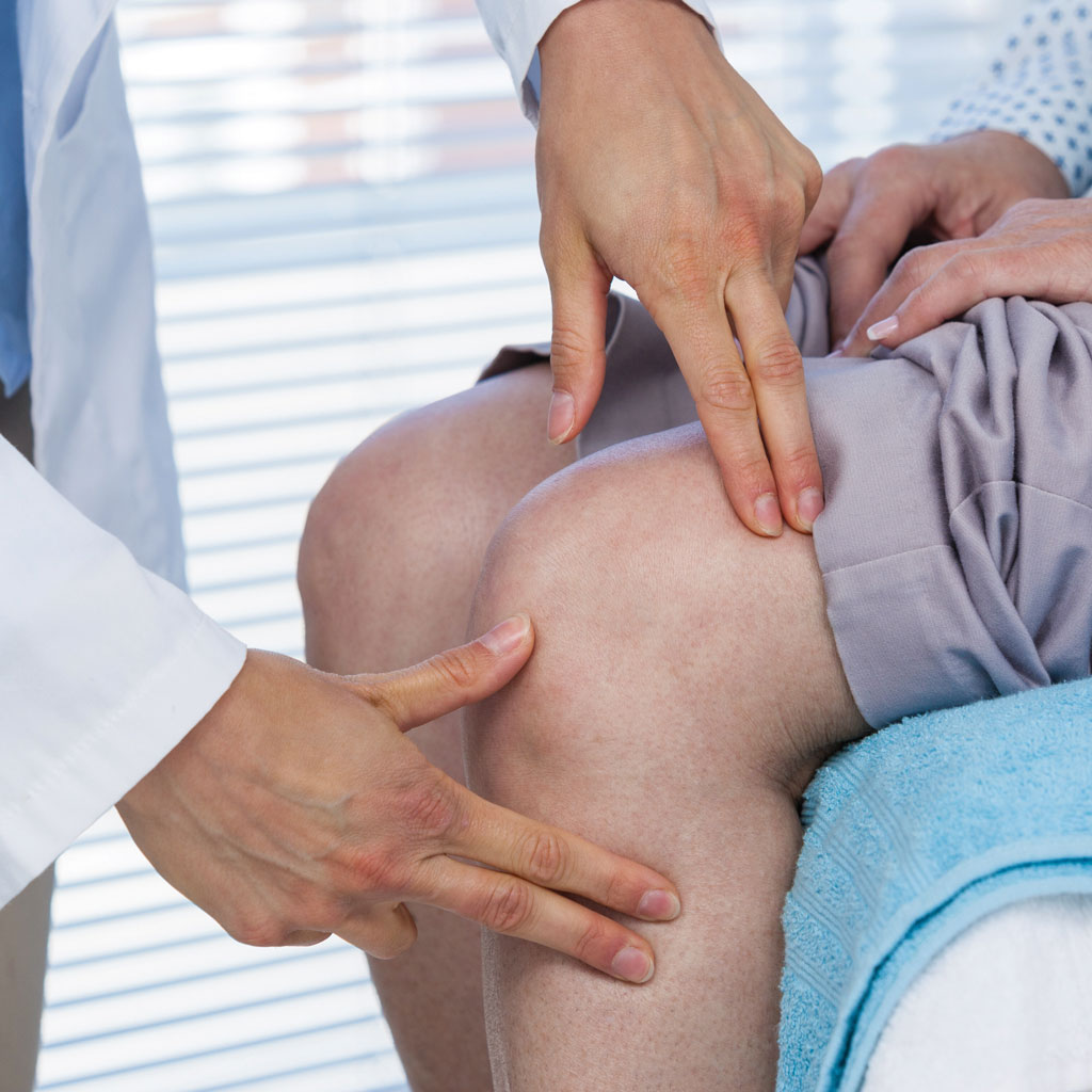 Knee Pain Treatment Options Doctor Checking Knee